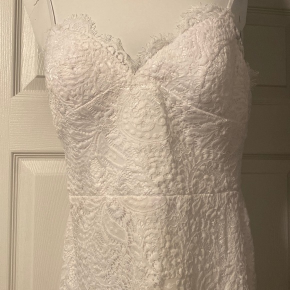 Wedding dress with high split - Picture 5 of 7
